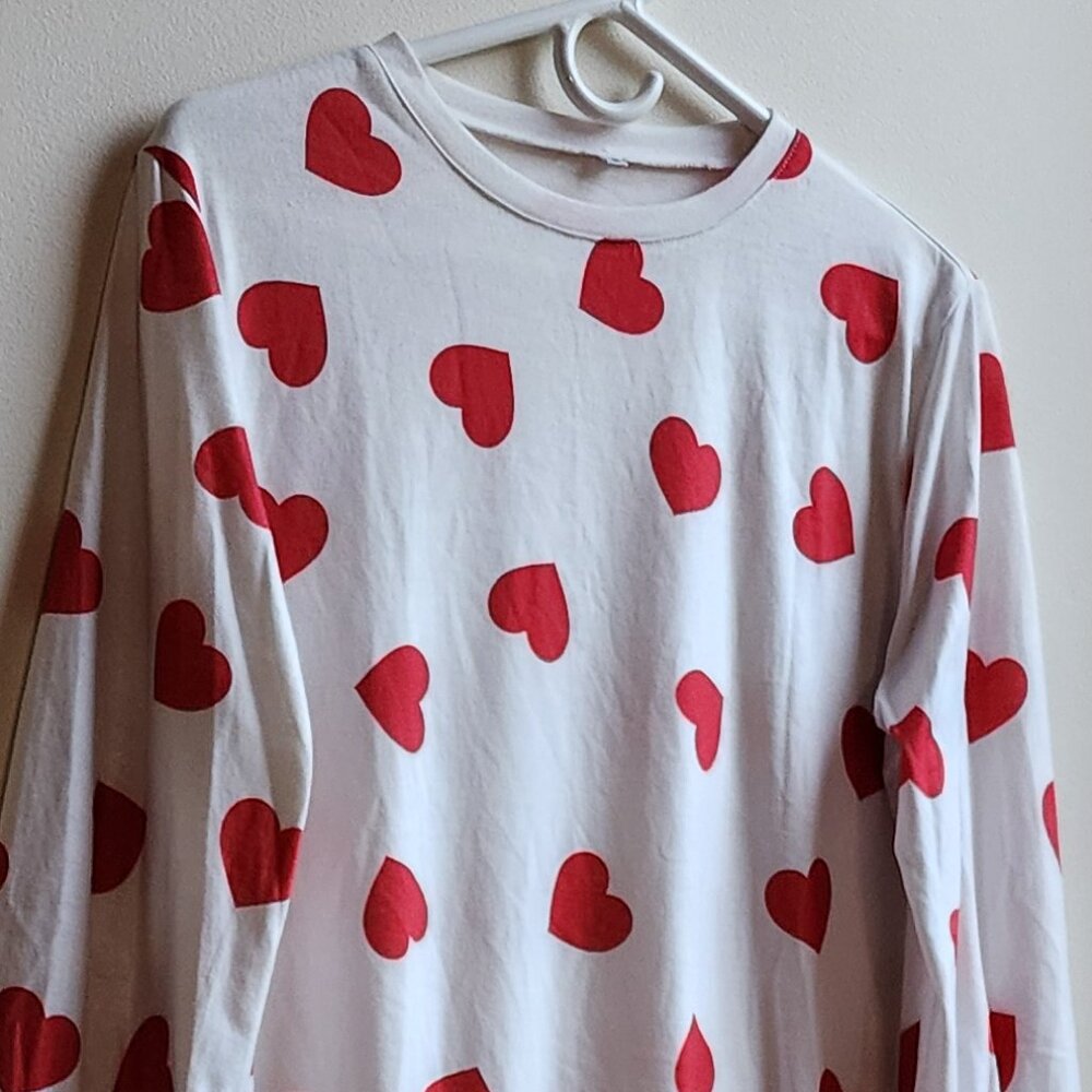 Amazon IVAY Red Heart Printed Long Sleeve Jersey Size Medium - Picture 2 of 16